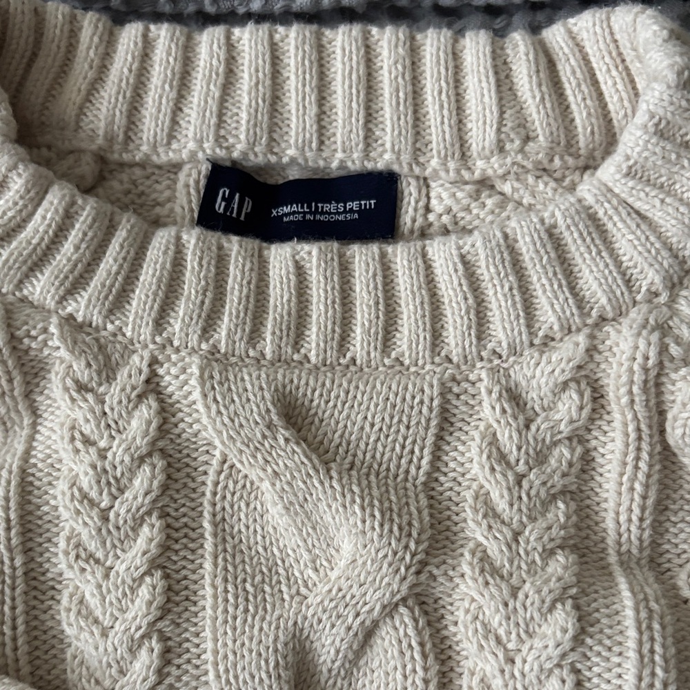 GAP 100% Cotton Cable Knit Sweater - Picture 2 of 8